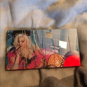 Kylie Jenner eye shadow pallet